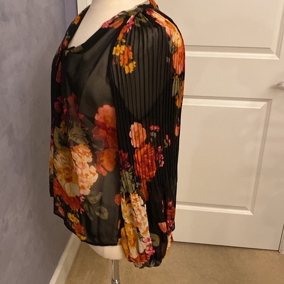 Black sheer blouse with v-neck 3/4 sleeves and mandarin collar - Picture 3 of 4